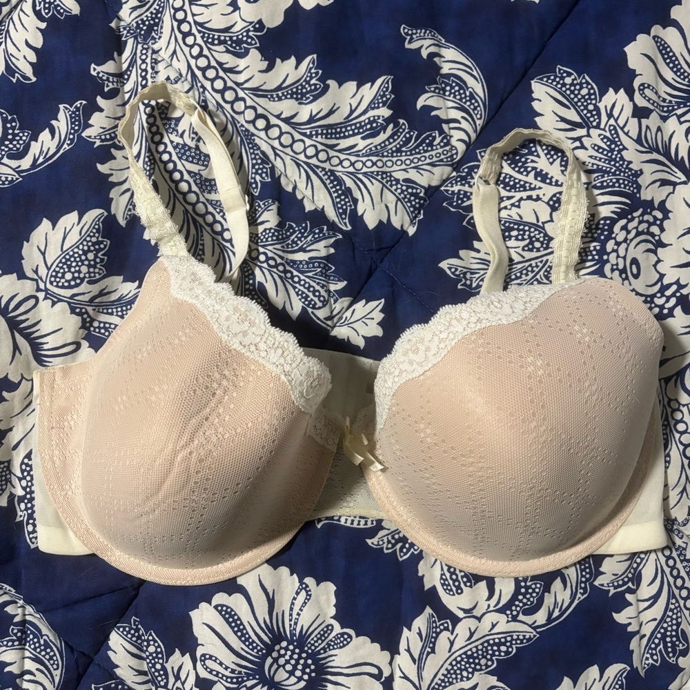 Gilligan & O'Malley Cream and White Seamless Nursing Bra Size 40D